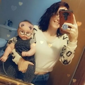 Meet your Posher, Akia